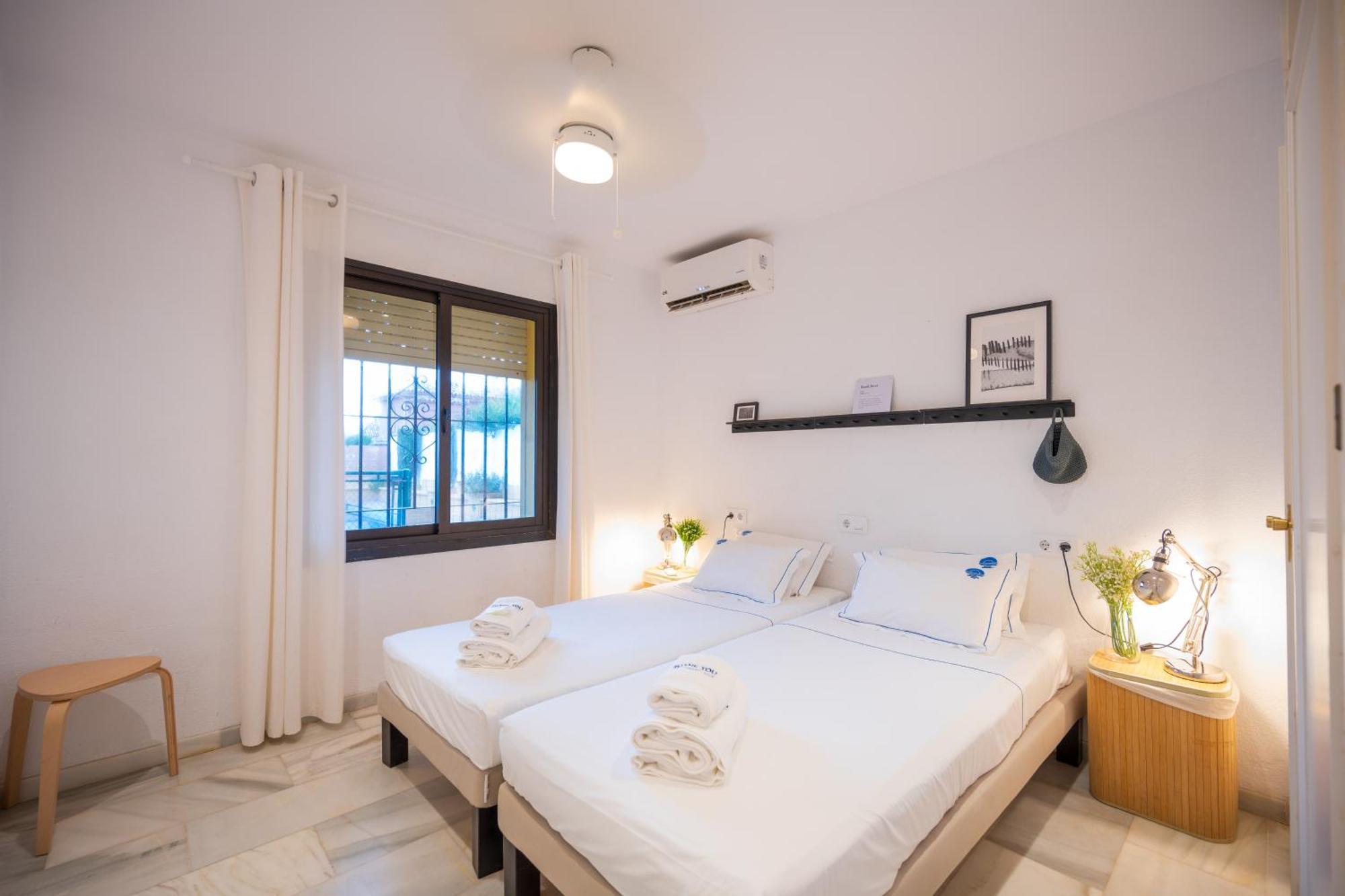 Typical Beach House Las Chapas Playa With Heated Pool Марбелья Екстер'єр фото