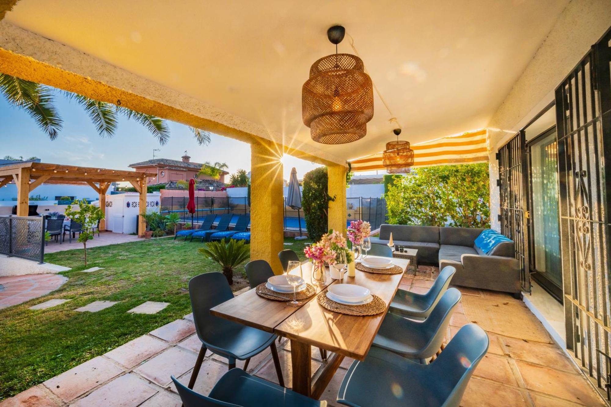 Typical Beach House Las Chapas Playa With Heated Pool Марбелья Екстер'єр фото