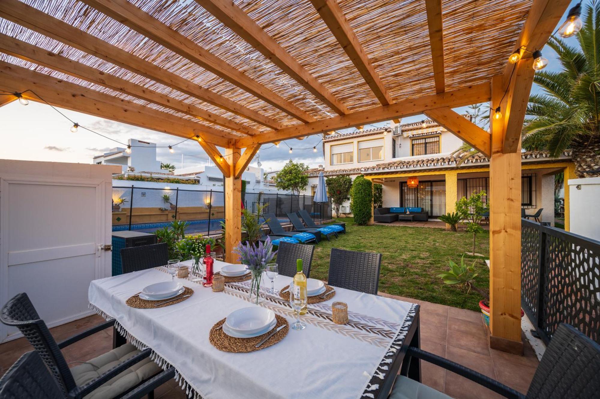 Typical Beach House Las Chapas Playa With Heated Pool Марбелья Екстер'єр фото